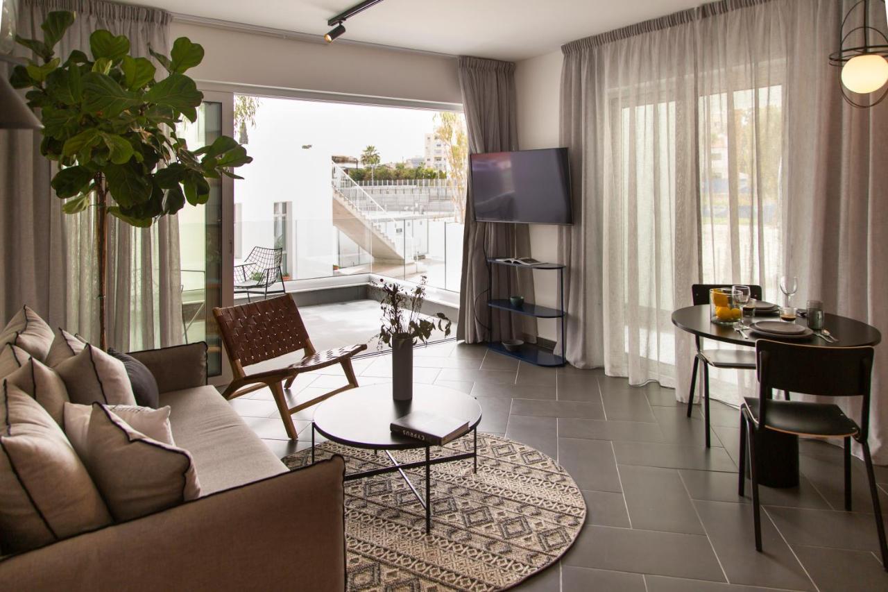 Liv Urban Suites Larnaca Exteriör bild