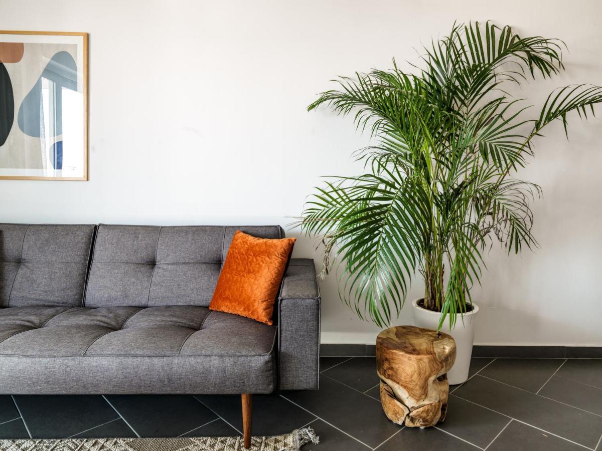 Liv Urban Suites Larnaca Exteriör bild