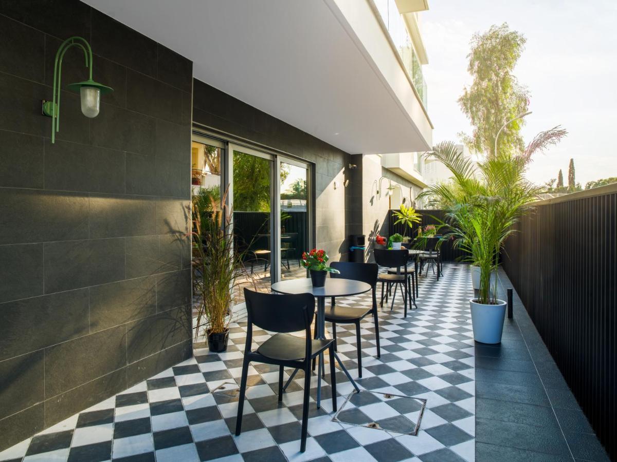 Liv Urban Suites Larnaca Exteriör bild