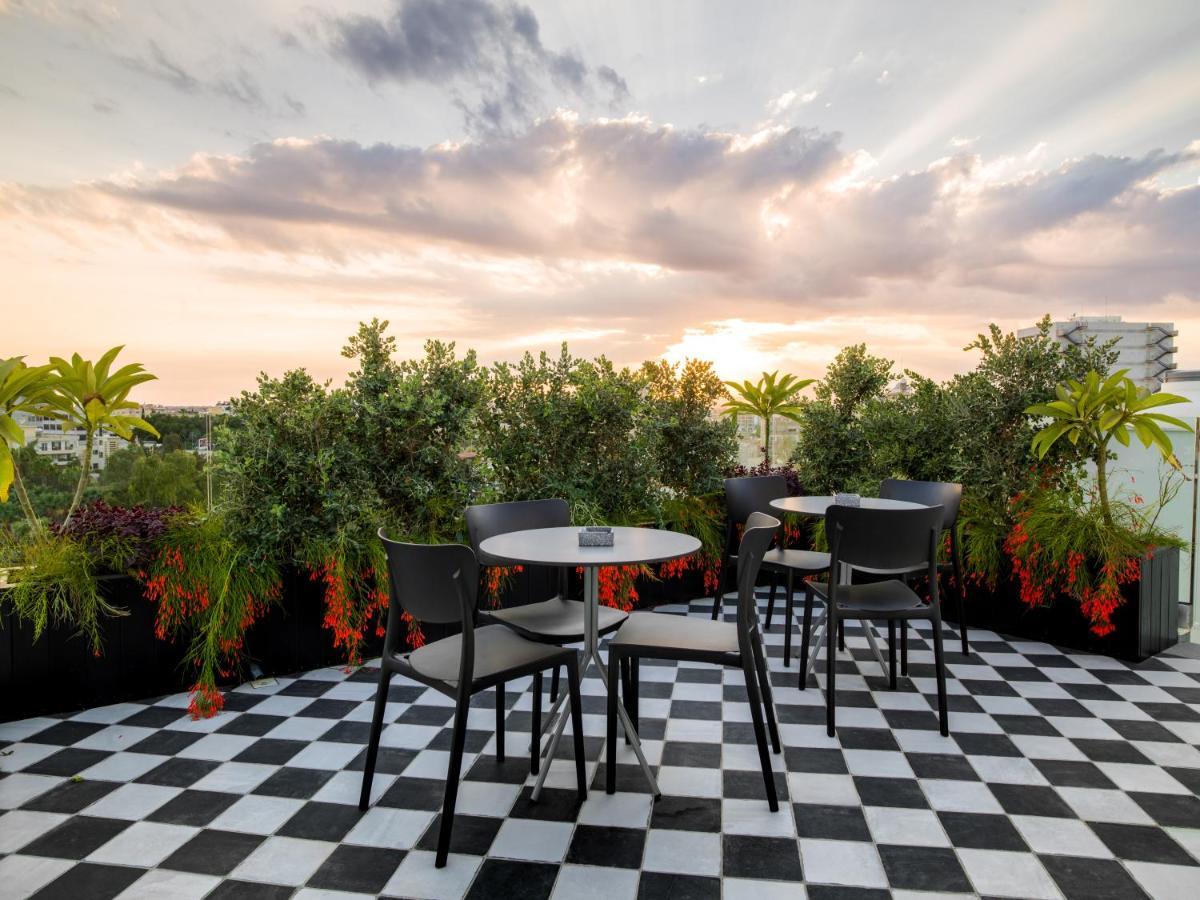 Liv Urban Suites Larnaca Exteriör bild