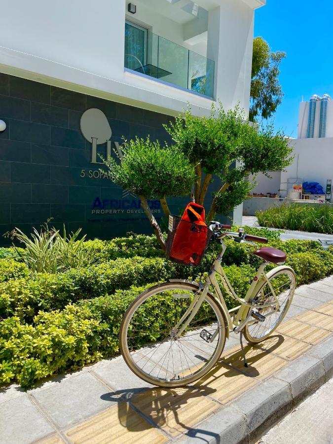 Liv Urban Suites Larnaca Exteriör bild